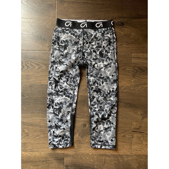 GapFit Women's Black White Floral Print Athletic Capris Leggings Size S - Picture 1 of 5